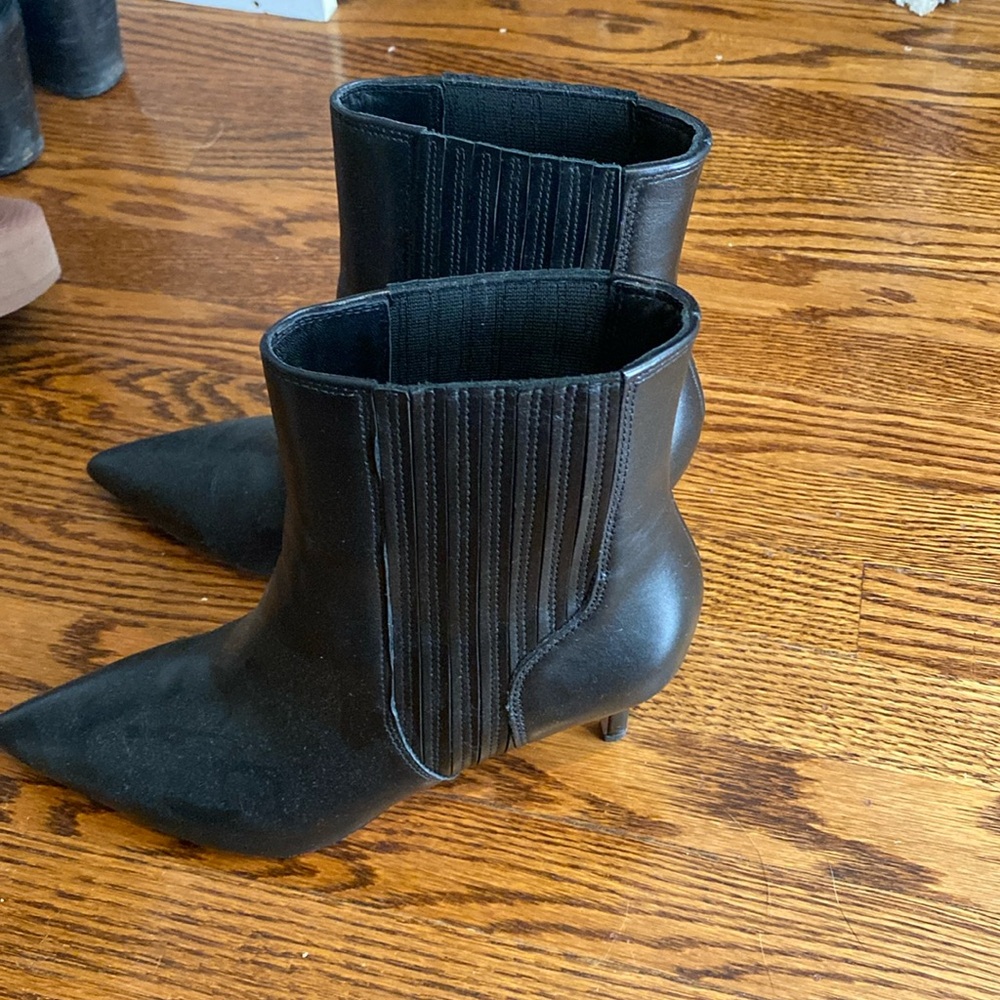 Lisa Cap-Toe Mid-Heel bootie